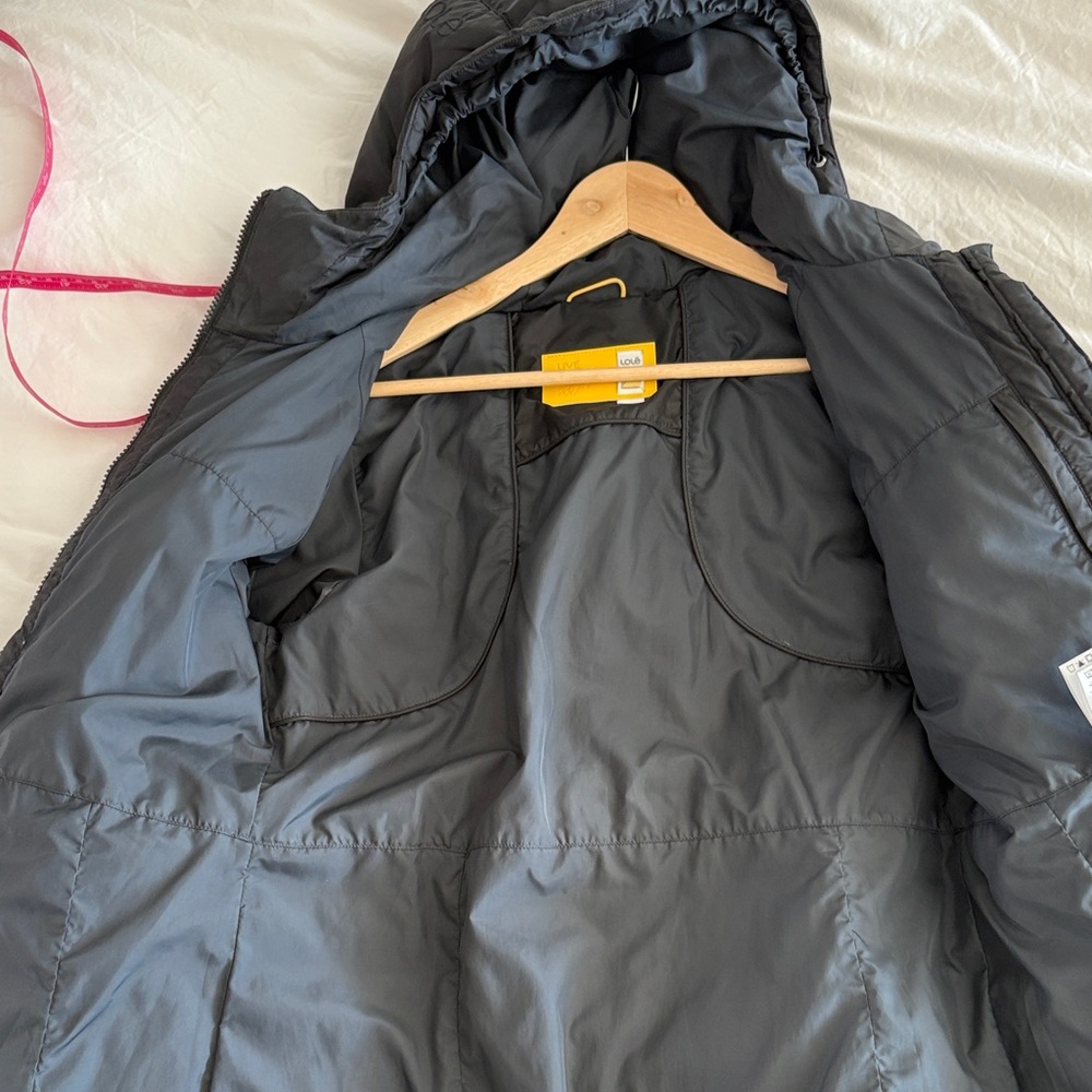 Lolë Women's Black Down Puffer Jacket - Picture 8 of 16